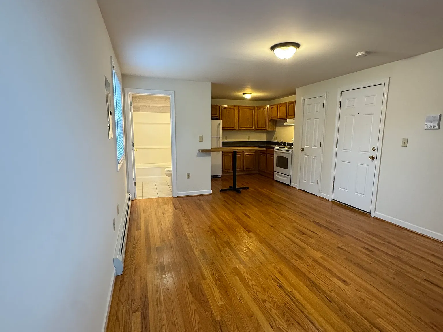 Studio, 3688 sqft, $1,200 — Photo 2