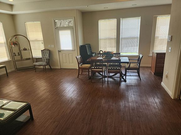 4th image of 624 10th St