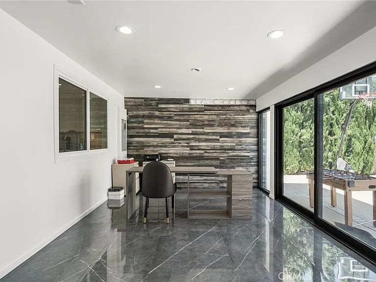 4630 Cedros Ave — Photo 20