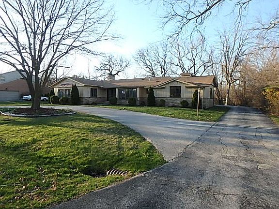 2nd image of 114 Graymoor Ln