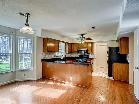3rd image of 106 Withershinn Dr