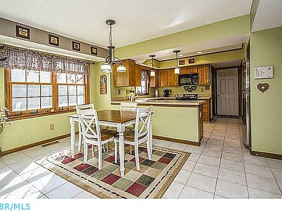 4th image of 711 Waterton Dr