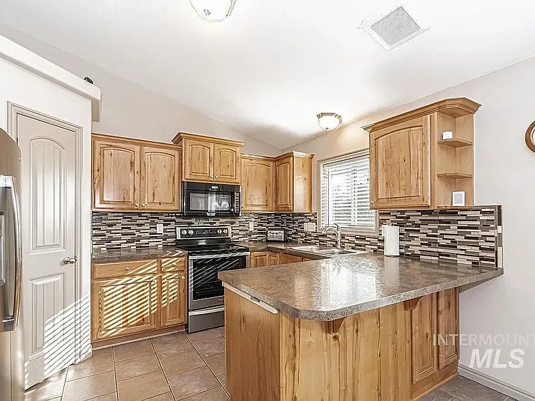 2221 S Frontier Dr — Photo 6
