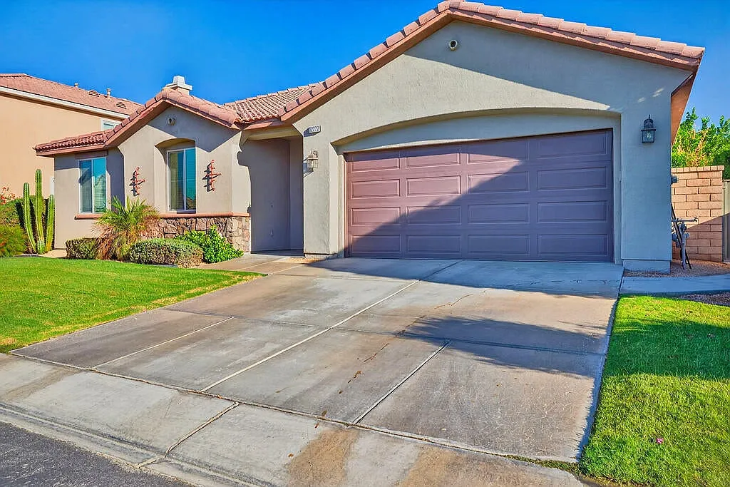 3 bed, 2097 sqft, $2,900 — Photo 2