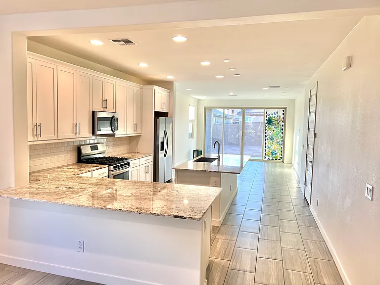 9214 W Roma Ave — Photo 11