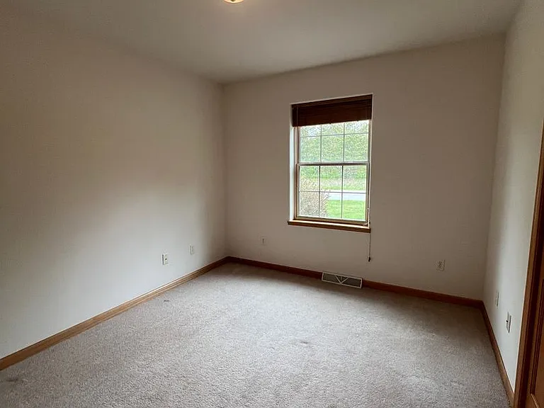 137 E Charles St — Photo 18