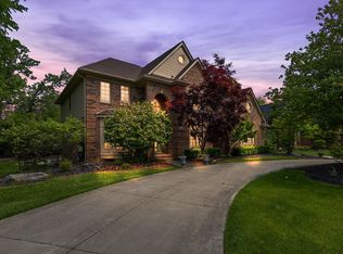 7108 Autumn Hill Dr, West Bloomfield, MI 48323