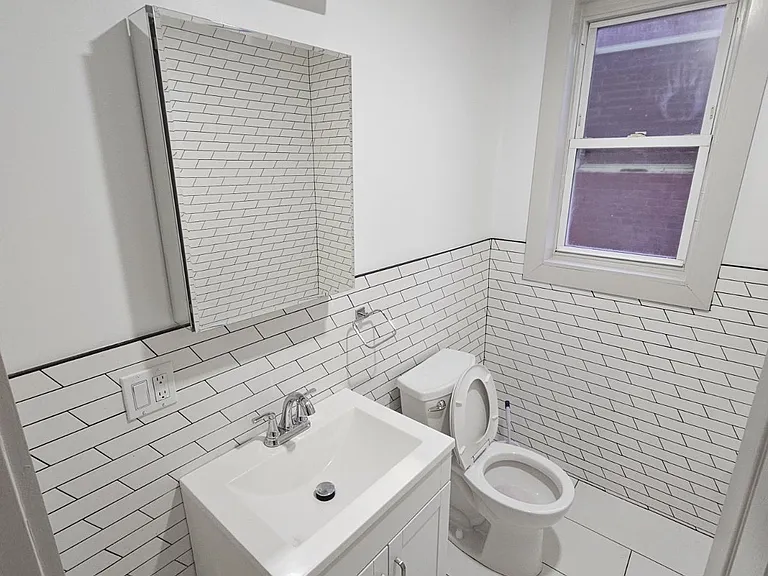 558 Main St #3C — Photo 2