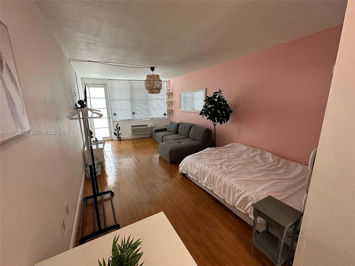 Building Photo - 300 74th St #6