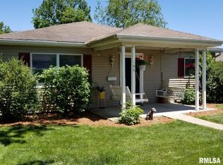 305 W Locust St, Chatham, IL 62629