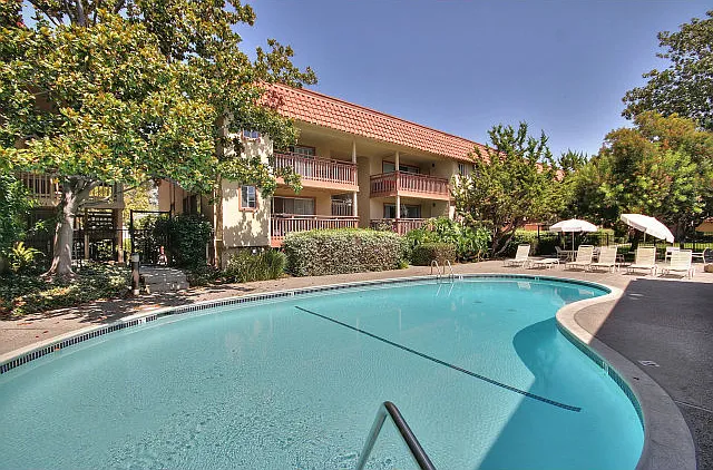1063 Alta Mira Dr #B — Photo 5