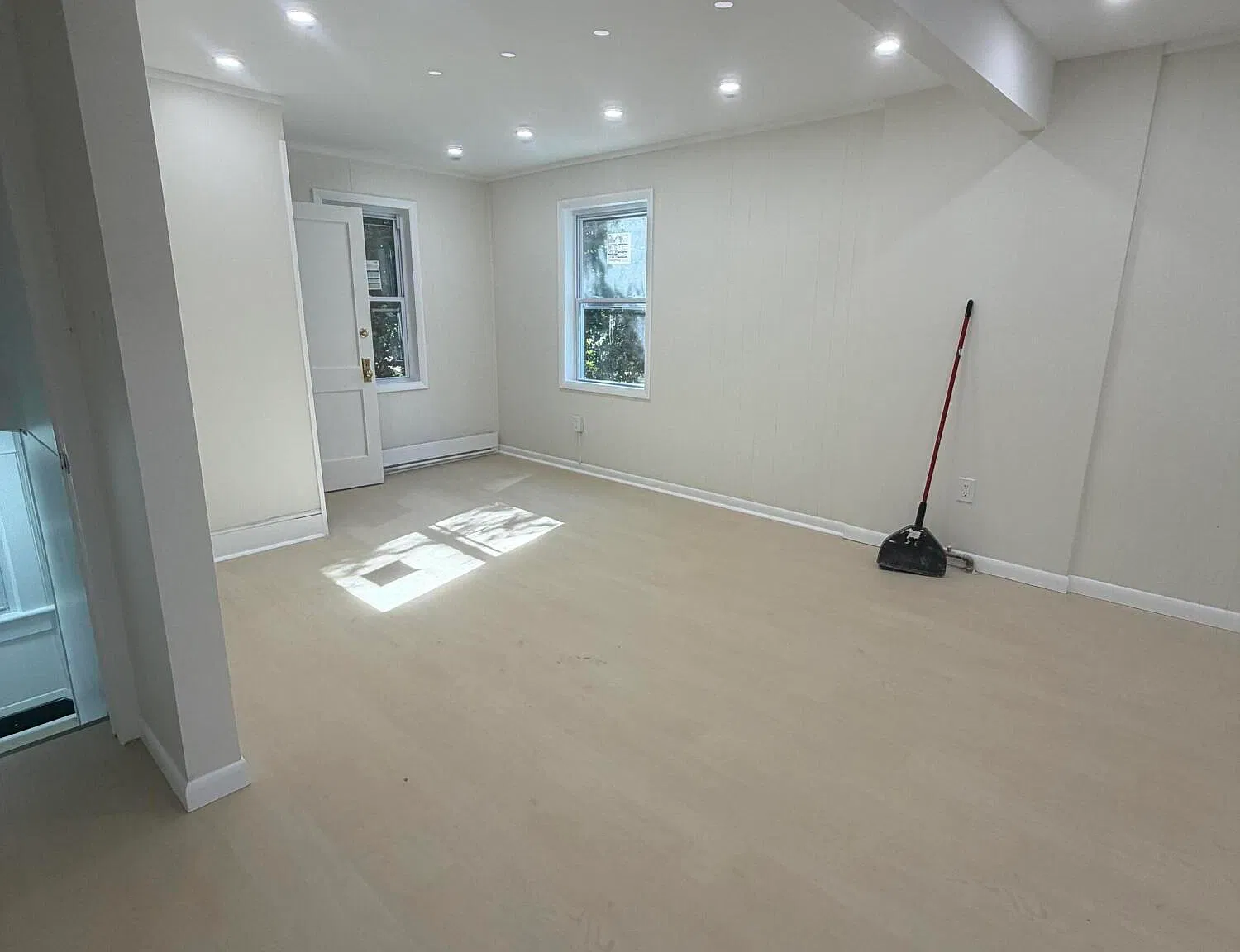 4 bed, 1.0 bath, 1002 sqft, $1,400 — Photo 1