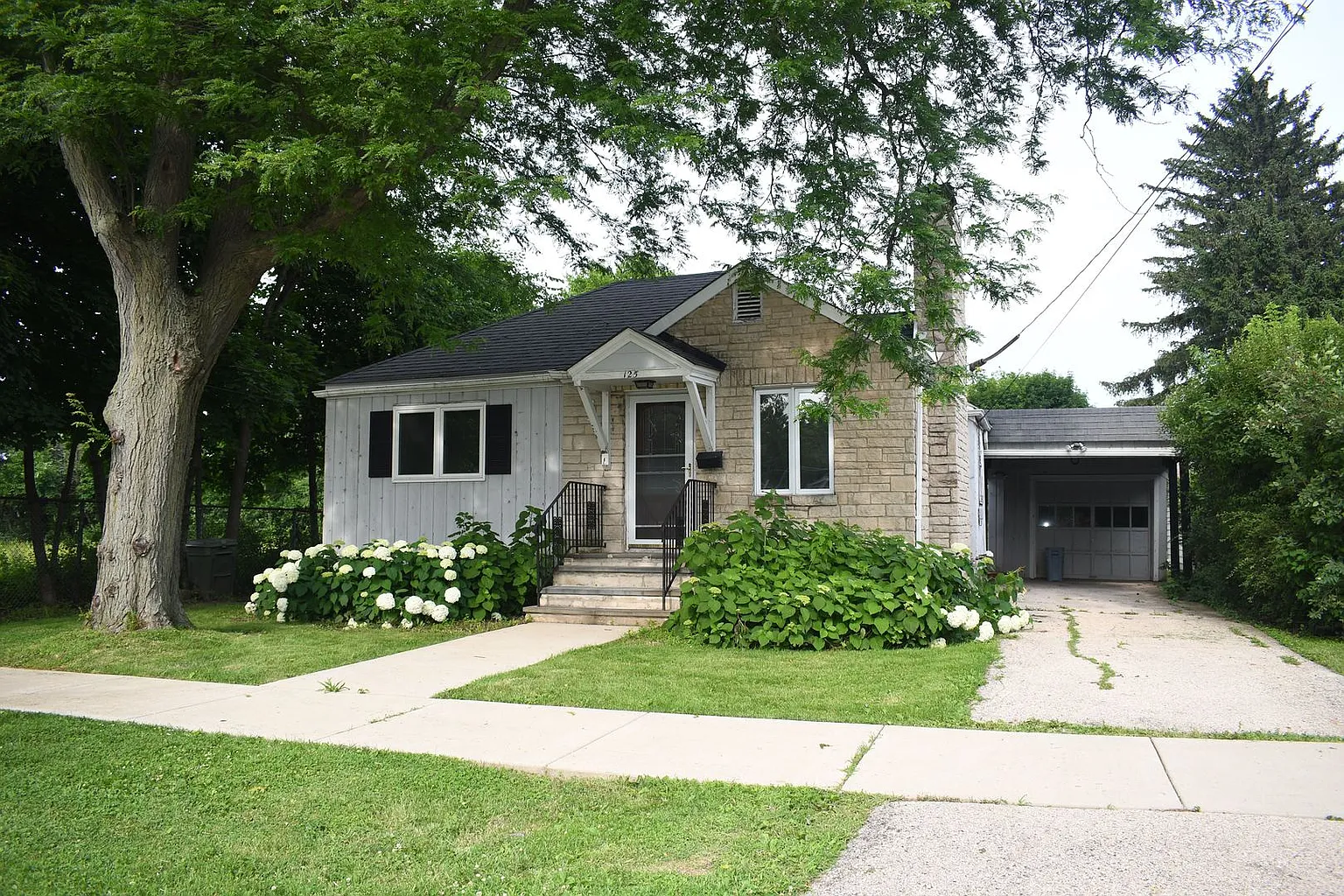 125 Grant St photo 1