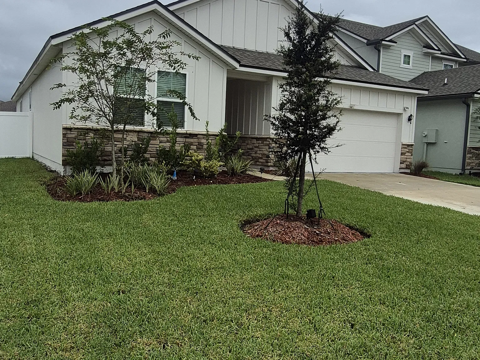 4 bed, 2074 sqft, $2,670 — Photo 1