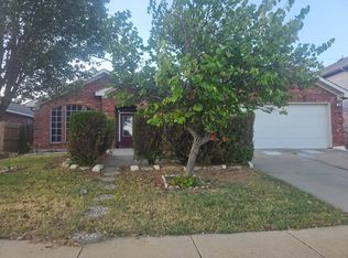 311 Kingfisher Ln, Arlington, TX 76002