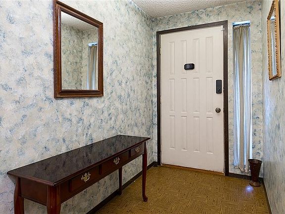 3rd image of 5304 Vincennes Ct