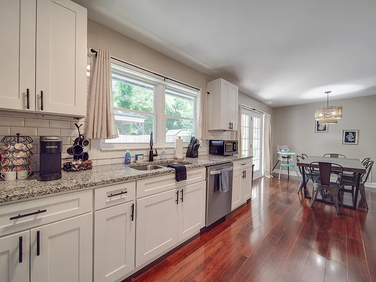 1510 Lynhurst Dr — Photo 5