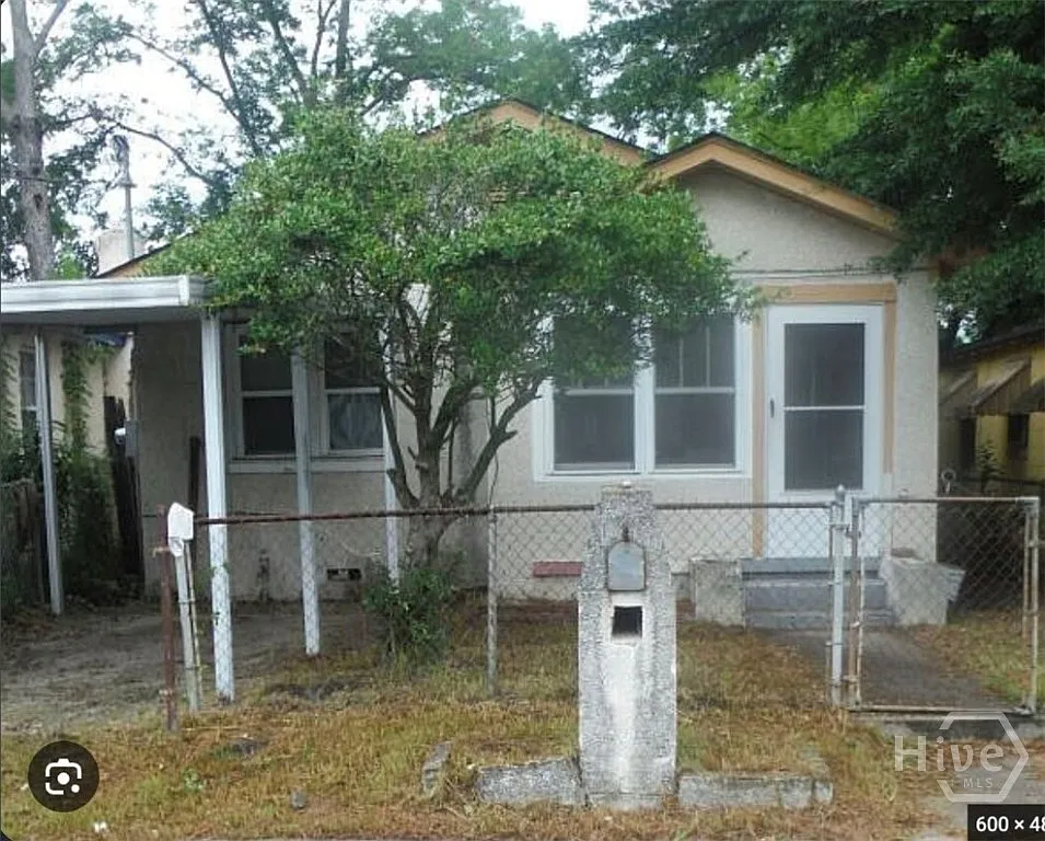 3 bed, 1.0 bath, 960 sqft, $1,500 — Photo 1