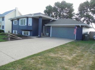 17 Penrose Dr, Mccook Lake, SD 57049