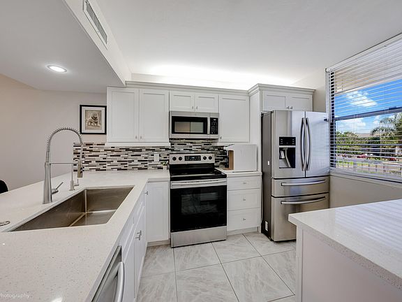 3rd image of 1528 Whitehall Drive #303