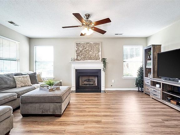 4th image of 213 Waterwood Way