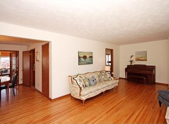 4th image of 3656 Douglas Dr N
