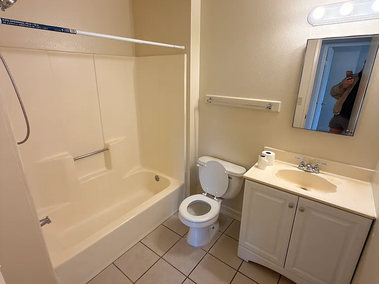 3662 Van Dyke Ave #7 — Photo 6