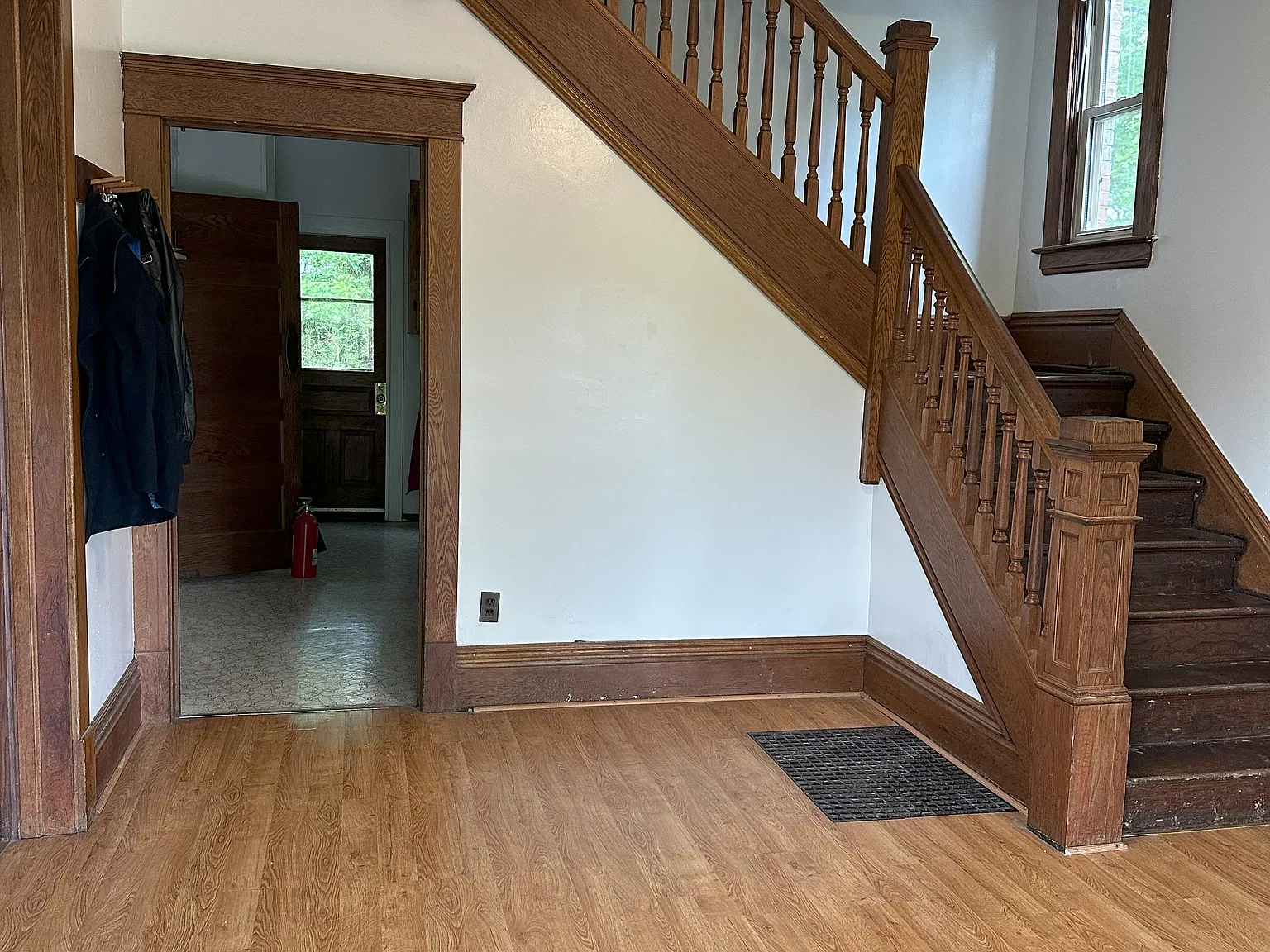 4 bed, 1.5 bath, 1930 sqft, $1,800 — Photo 2