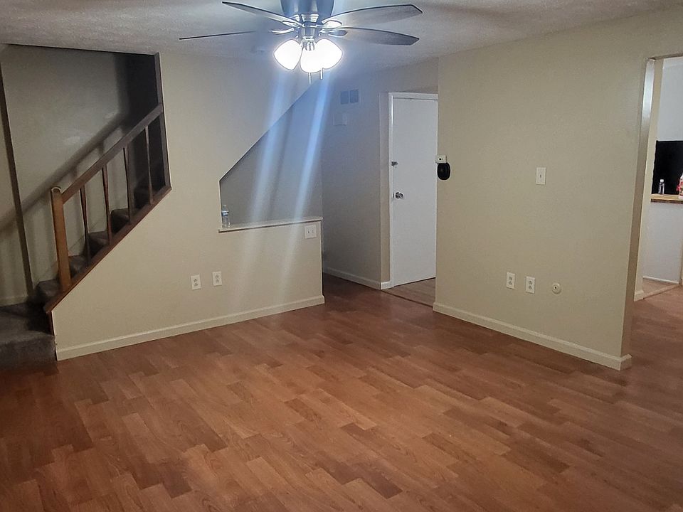 2nd image of 3119 Laurel Ridge Cir #3119