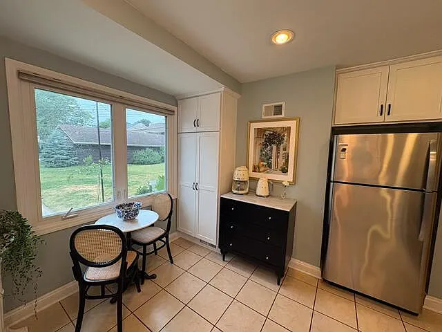 2051 Ludington Ave — Photo 24