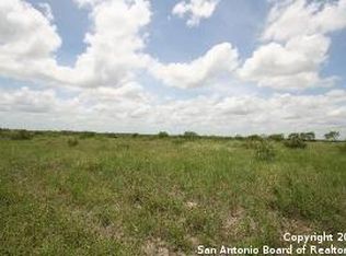622 Hilltop Cir, Floresville, TX 78114
