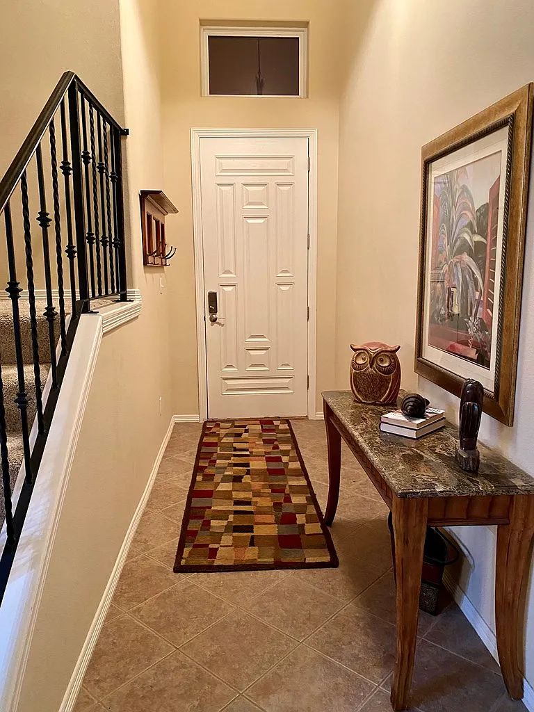 3 bed, 2.5 bath, 1736 sqft, $3,200 — Photo 2