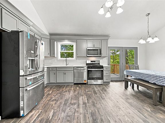 4th image of 3265 Dorothy St