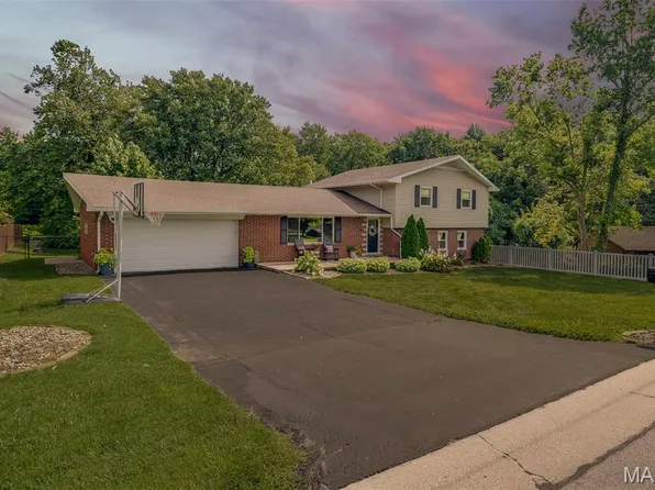 112 Saint Mary Dr, Collinsville, IL 62234