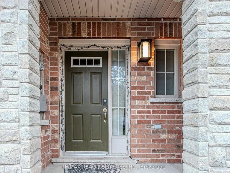 49 Marina Point Cres N — Photo 3