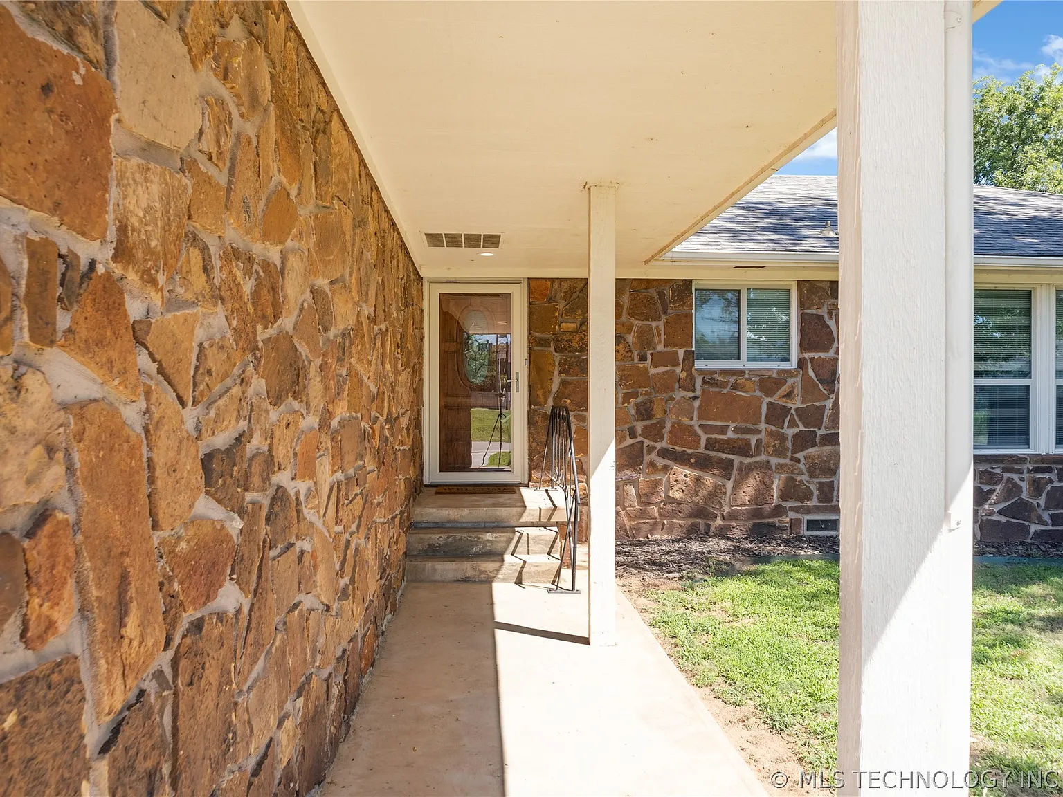 3 bed, 2.0 bath, 1769 sqft, $2,000 — Photo 4