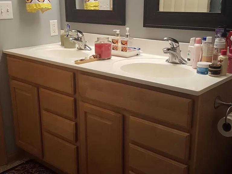 Master Bath double mirrors & sinks