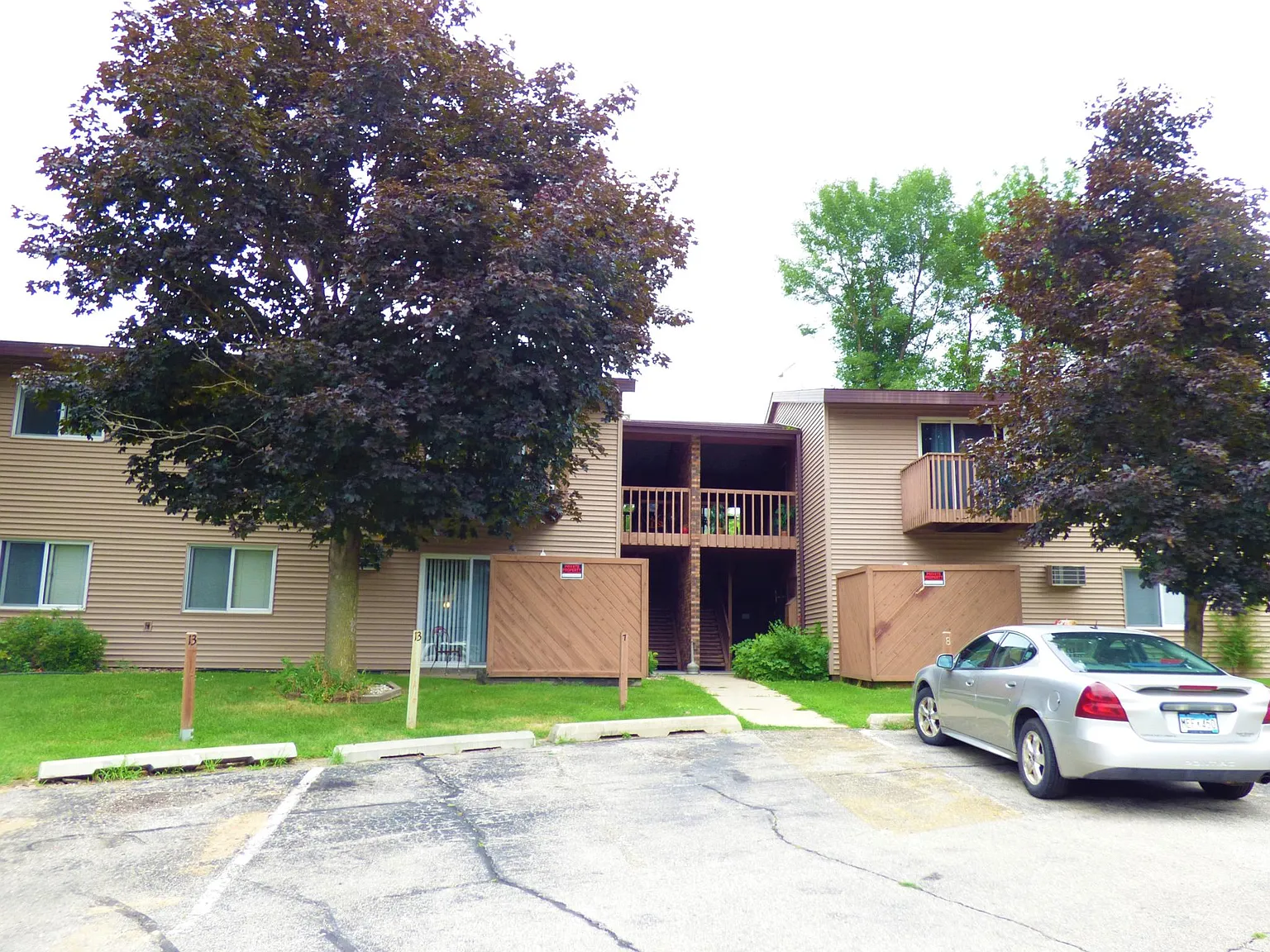 2 bed, 900 sqft, $1,060 — Photo 1