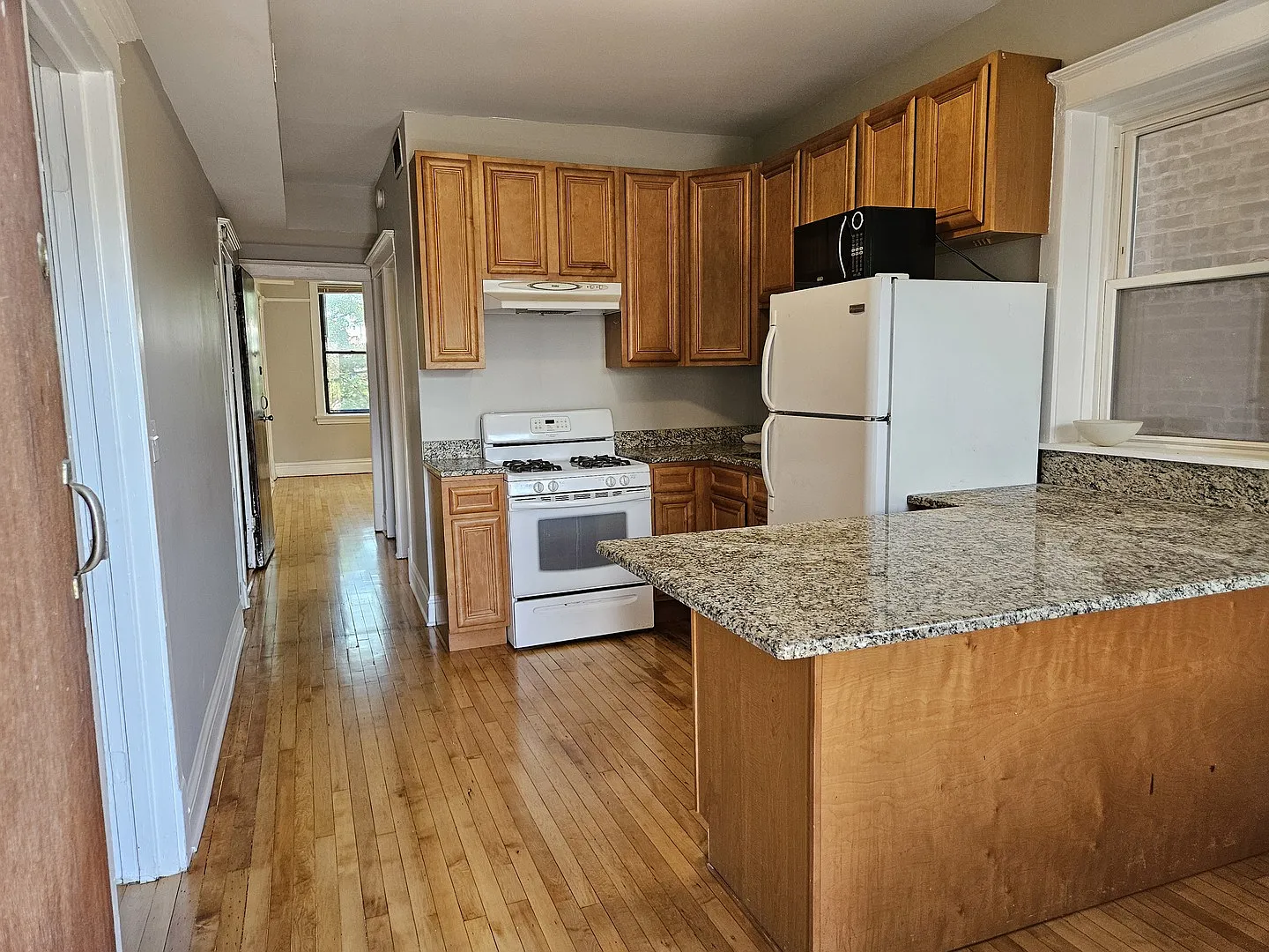 2 bed, 750 sqft, $1,775 — Photo 2