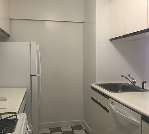 4th image of 500 W 43rd St APT 20H