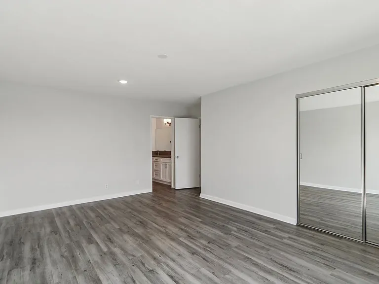 8375 Fountain Ave — Photo 22