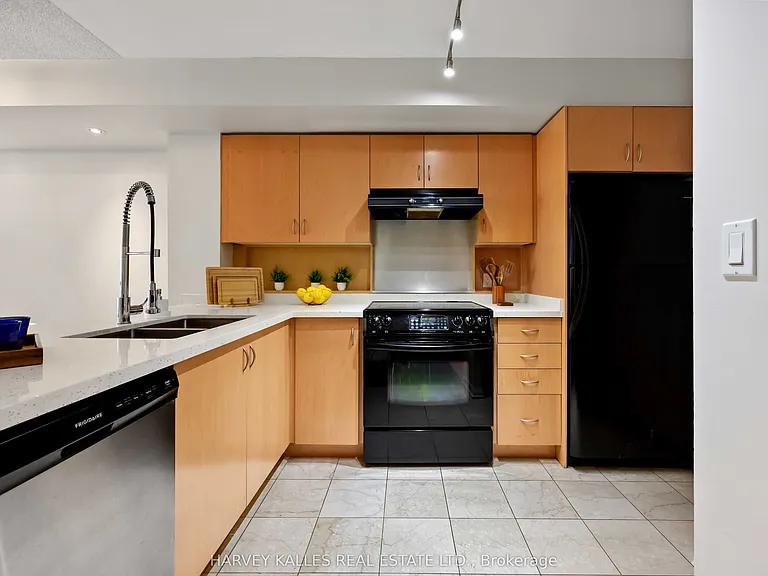 18 Beverley St #416 — Photo 12