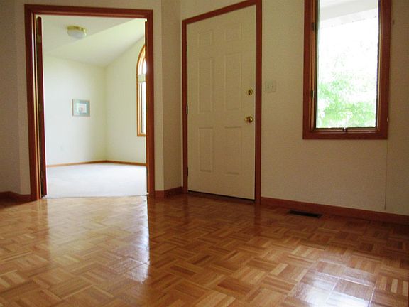 3rd image of 356 Woodland Dr