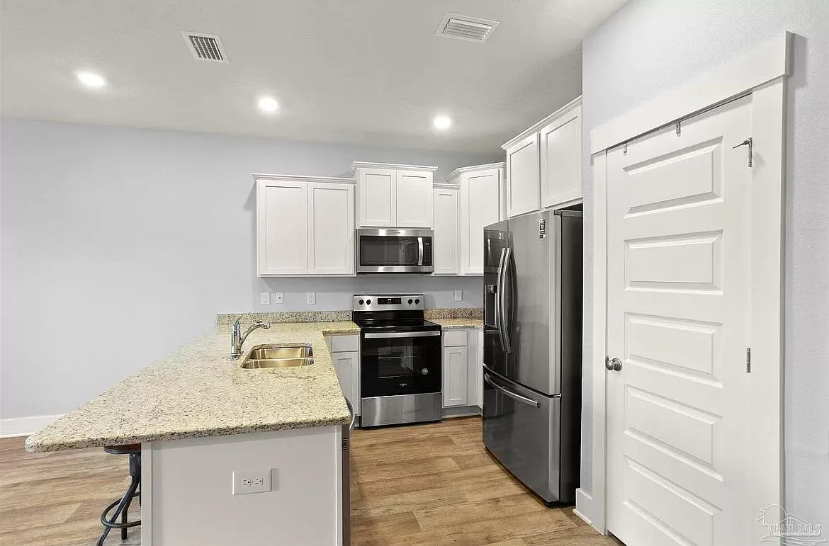 3 bed, 1537 sqft, $1,850 — Photo 3