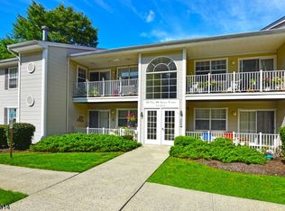 24 Spruce Ter, Mount Arlington, NJ 07856