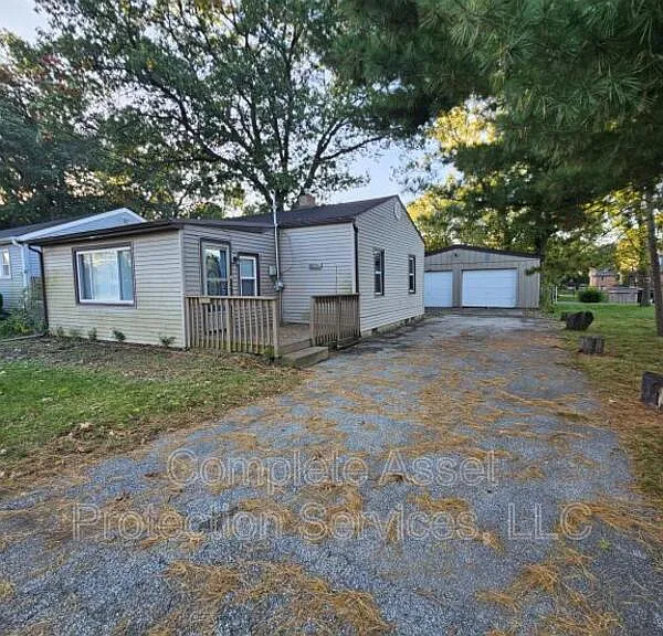 1119 E 39th Pl — Photo 9