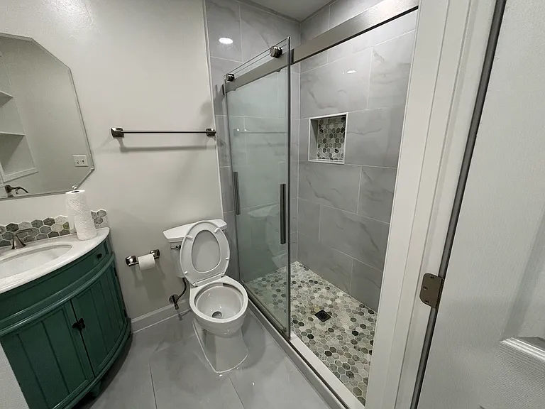 6435 Richmond Hwy #302 — Photo 14