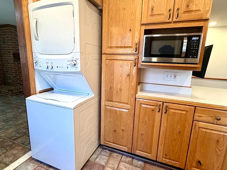 1503 Freeman Ave — Photo 5