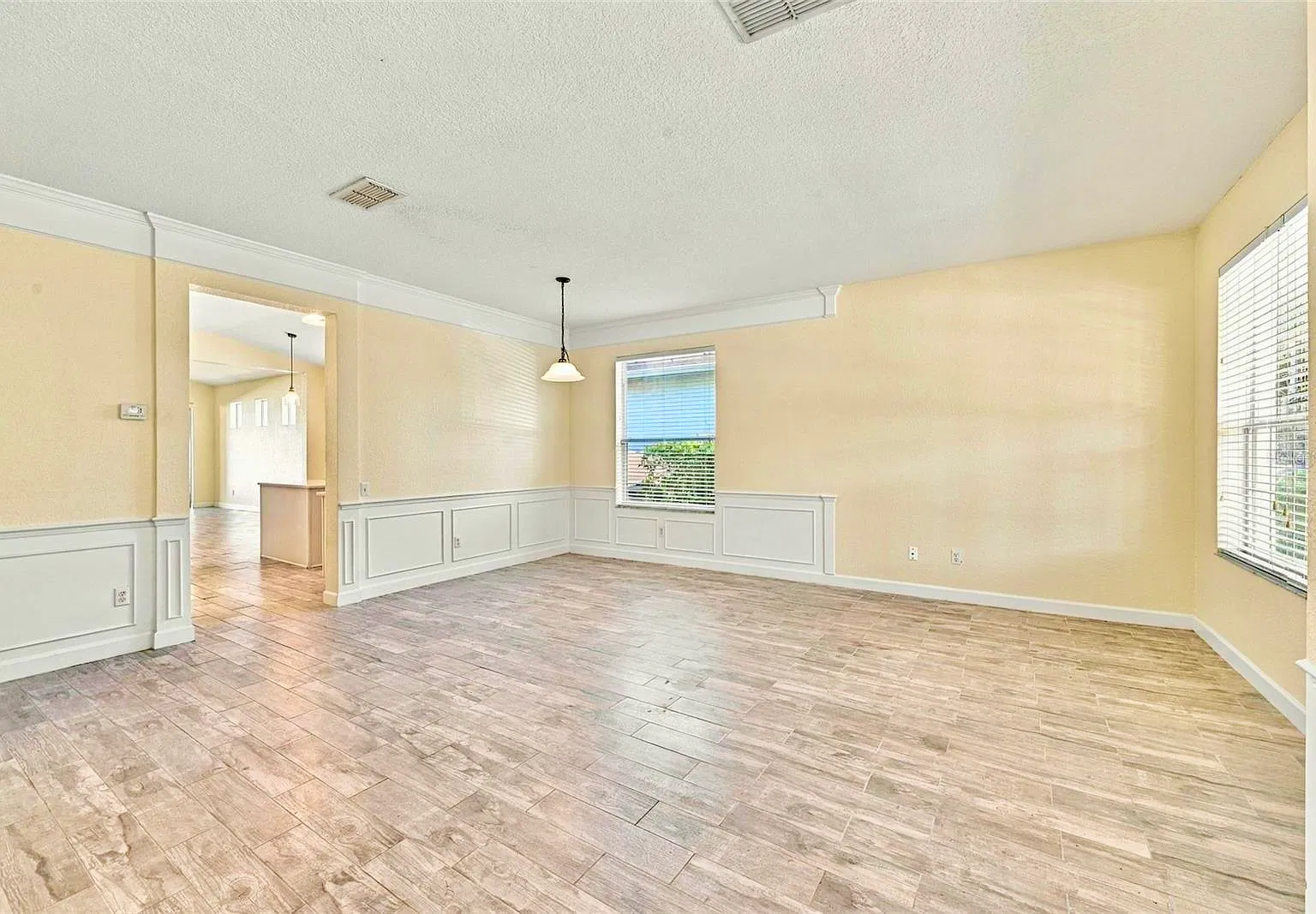 3 bed, 1200 sqft, $2,100 — Photo 2