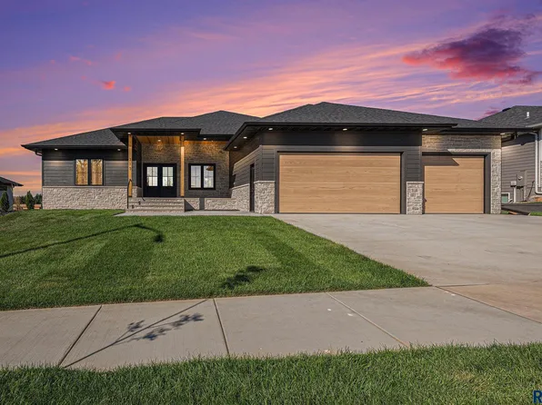 313 N Red Spruce Ave, Sioux Falls, SD 57110